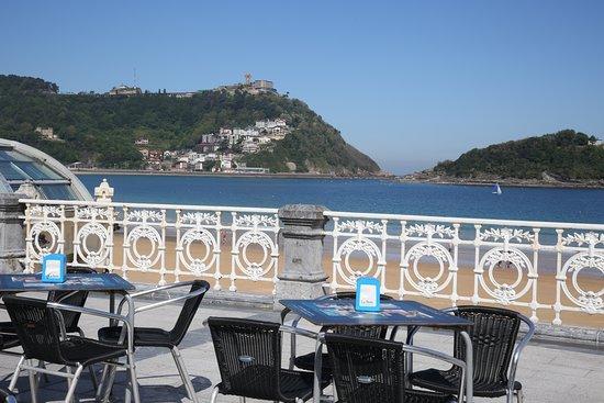 Terraza Burger La Perla